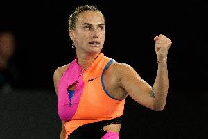 萨巴伦卡:享受和莱巴金娜的竞争,我会喝几杯浓缩马天尼放松一下 - 资讯配图