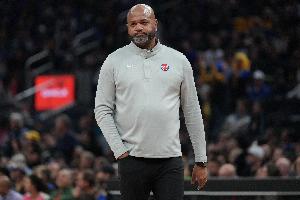 篮板39-48！活塞主帅：对手拼抢篮板更积极 他们比我们做得好 - 资讯配图