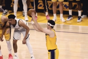 双星闪耀!詹姆斯转发里夫斯和东契奇高光片段:完美的罚丢和绝杀 - 资讯配图