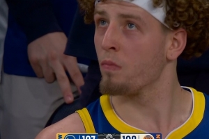 上个回合咋不这么干？勇士落后3分 波杰姆斯基突破来个快速两分 - 资讯配图