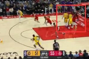 赶紧回防！东契奇认为被犯规 和詹姆斯同时看向裁判 KD已下快攻！ - 资讯配图