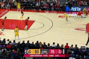 挺身而出！谢泼德助攻阿门空接暴扣 随后抢断反击飞身再扣 - 资讯配图