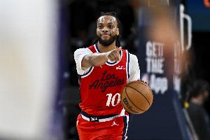 又香又臭!加兰21中9&三分9中4 砍下21分10助&出现8次失误 - 资讯配图