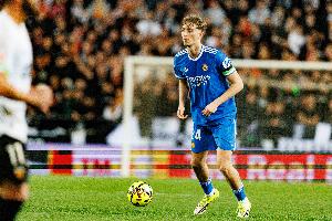 马卡:皇马将身穿深蓝色球衣对阵曼城,预计1200名皇马球迷到场 - 资讯配图