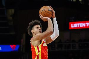 全能鹰王!杰伦·约翰逊19中10拿下24分15板13助1断三双数据 - 资讯配图