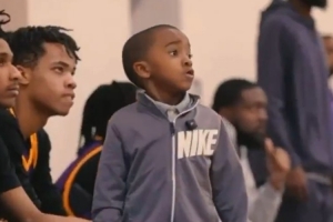 谁有意啊？NBA官方晒视频：小孩教练在场边执教青少年球员 - 资讯配图