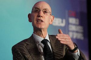 媒体人:NBA老板们肯定答应扩军 每人能领5亿美金 谁跟钱过不去? - 资讯配图