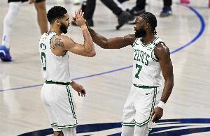 塔图姆：我和杰伦·布朗都清楚 只要上场 对方会为了赢球拼尽一切 - 资讯配图