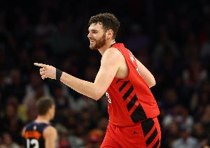 两双如喝水！克林根半场两双&最终拿下14分11板2助 5前场板 - 资讯配图