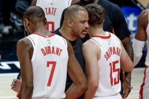 苏群：火箭用失误自杀 伊森失准让KD惨遭夹击 预测湖人下一场轮休 - 资讯配图