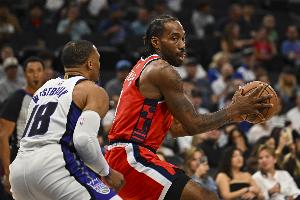 快船主场迎战马刺 伦纳德因左脚踝扭伤缺席比赛 - 资讯配图