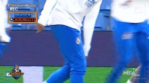 镜头全程跟拍！姆巴佩训练时一直关注左膝，时不时摸膝盖眉头紧锁 - 资讯配图