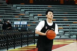 上一场32投5中!广东男篮官方抖音晒球队加练三分视频 - 资讯配图