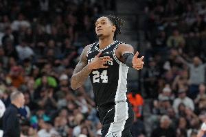 投射优异！瓦塞尔11投6中得20分3板4助1断 全场0失误 - 资讯配图