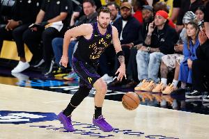 攻得很凶!东契奇半场16中9砍下23分2板3助1断 首节独得16分 - 资讯配图