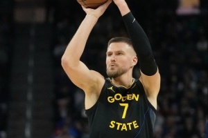 波津:我的状态越来越好 虽然我每场只打25分钟&但今天的感觉最好 - 资讯配图