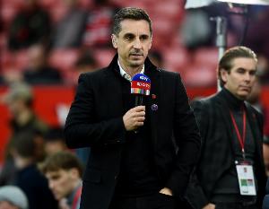 内维尔：曼联下赛季极有可能踢欧冠，现在的中场配置不够用 - 资讯配图