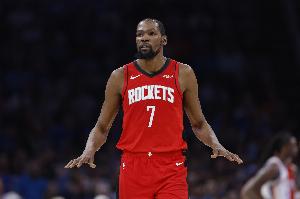 KD7失误!雷迪克:下半场防守非常好 成功限制了KD持球并制造失误 - 资讯配图