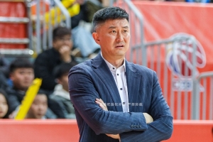 杜锋:希望崔永熙先从无球开始 慢慢找场上的感觉&之前打球的节奏 - 资讯配图