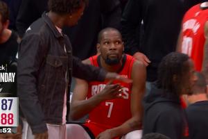 脑子过载了！杜兰特8秒没过半场 本场已经6个失误！ - 资讯配图