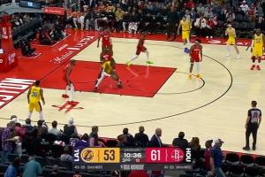 恩怨对决！艾顿凿了卡佩拉半天一个踉跄 后仰中投打铁 - 资讯配图