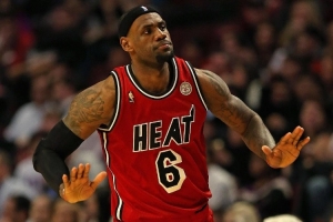 心目中最难防的球员？杜兰特：我会说是迈阿密时期的詹姆斯！ - 资讯配图