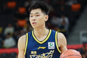 崔永熙终于找回了状态 在比赛中明显适应了强度 也敢于发力做动作 - 资讯配图