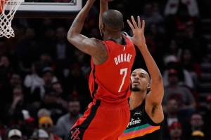 VS强队表现脱节?KD:只是投不进球 脱节的球队打不出这样的防守 - 资讯配图