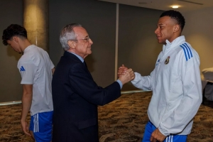 重视！弗洛伦蒂诺抵达曼彻斯特，将现场督战皇马欧冠vs曼城 - 资讯配图