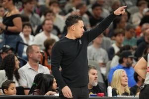 米奇·约翰逊：我们的球员真的在用心理解进攻细节和微妙之处 - 资讯配图