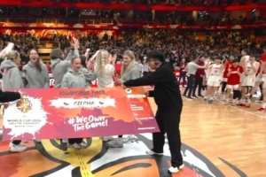 巴西输球捷克因胜负关系晋级 球员赛后向中国女篮比心 - 资讯配图