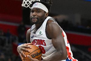 官方:活塞中锋斯图尔特因左小腿一级拉伤将至少缺席一周 - 资讯配图