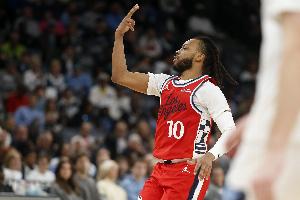 加兰成快船队史1989年以来 单场拿到至少25分10助最年轻的后卫 - 资讯配图