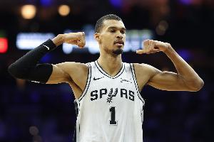 冲击MVP!文班近6战场均31分11.7篮板3.8盖帽 三分命中率43% - 资讯配图