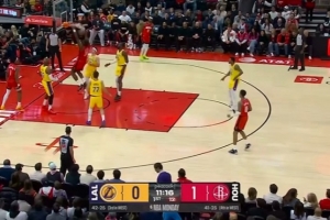 先声夺人！卡佩拉开场造杀伤&吃饼双手暴扣震慑艾顿 - 资讯配图