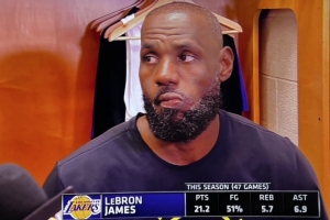 球队防守相比赛季初的变化？詹姆斯：无需比较 我们今天有所进步 - 资讯配图