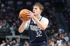 弗拉格：见到伯德时我很紧张 他告诉我永不放弃成为终极竞争者 - 资讯配图