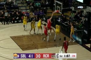 这球提气！杨瀚森判断精准拿到前场板 单臂霸气拉筐补扣！ - 资讯配图