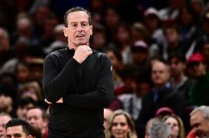 阿特金森:季后赛打10人轮换很困难 最终可能会缩减到9人或8人 - 资讯配图