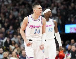 斯波:希罗阿德巴约接连拿下周最佳 这能看出他们是怎样的竞争者 - 资讯配图