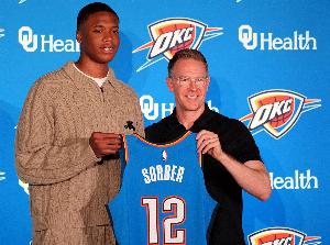 戴格诺特谈15号秀索伯：已回到球场训练 非常努力大家都很尊重他 - 资讯配图