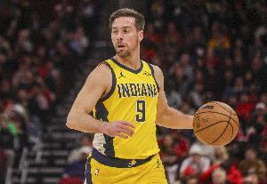 难阻失利!麦康纳10中5拿到10分10助 正负值-12 - 资讯配图