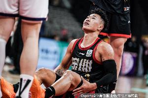 进攻端比较稳！贺希宁首发38分钟 15中8&三分9中3砍下20分12板 - 资讯配图