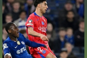 查洛巴晒被阿什拉夫踩脚踝照片:脚踝本可能骨折,感谢耶稣保护我 - 资讯配图