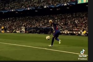 亚马尔社媒晒内马尔效力巴萨时期集锦：明天见！ - 资讯配图