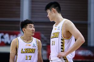 孙铭徽的脚伤还在康复当中 预计要常规赛末段才能伤愈 - 资讯配图