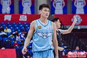 希望手腕无碍！王睿泽半场5中4&三分2中2高效拿到12分2断 - 资讯配图