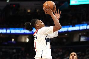 末节轰下21分！卡林顿16中12&三分8中6高效砍下30分掀起追分高潮 - 资讯配图