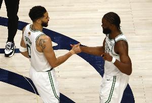 如何平衡保持MVP表现和帮助塔图姆融入！布朗：球队永远在第一位 - 资讯配图