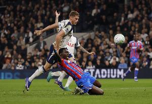 每体:范德芬非常适合巴萨,他速度快擅长踢高位防守体系 - 资讯配图